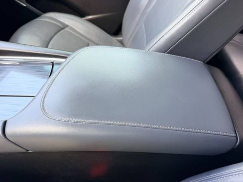 Used 2019 Buick Enclave Essence AWD/4WD image 42