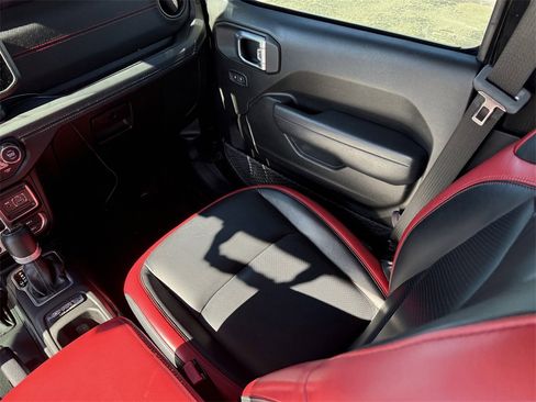 Used 2024 Jeep Gladiator Rubicon w/ Technology Group image 27