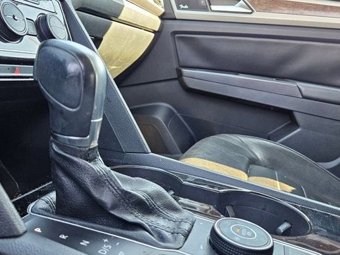 Used 2019 Volkswagen Atlas SEL Premium image 14