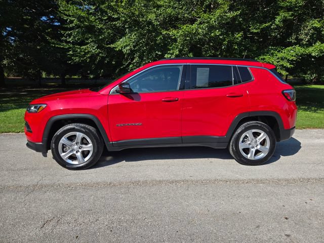 Used 2023 Jeep Compass Latitude AWD/4WD image 2