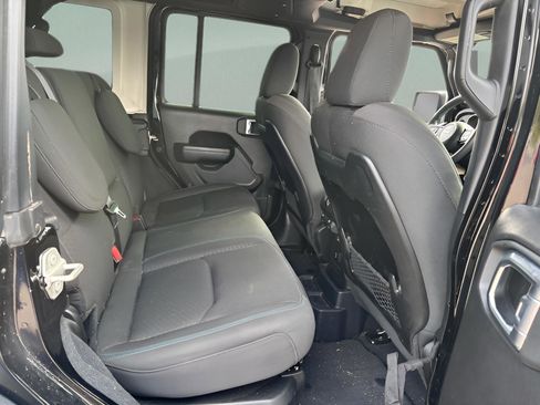 Used 2024 Jeep Wrangler Unlimited Rubicon 4xe image 13