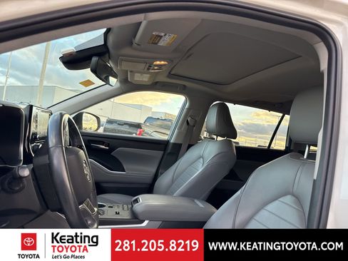 Used 2021 Toyota Highlander XLE image 14