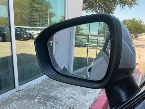 Used 2025 Nissan Rogue SV FWD image 15
