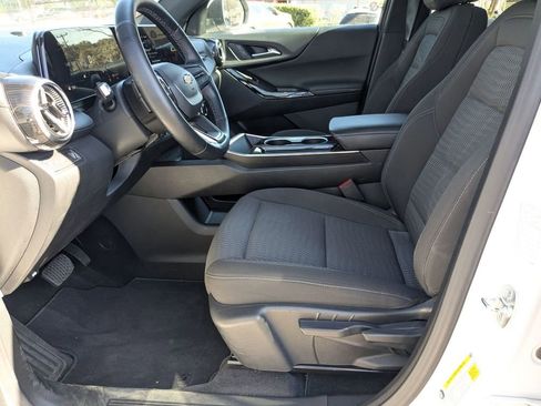 Used 2025 Chevrolet Equinox LT image 11