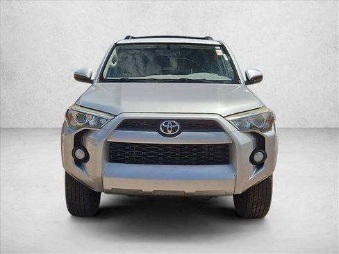 Used 2019 Toyota 4Runner SR5 AWD/4WD image 2