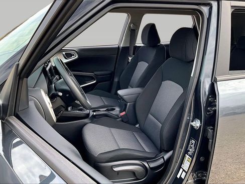 Used 2025 Kia Soul LX w/ LX Technology Package image 25