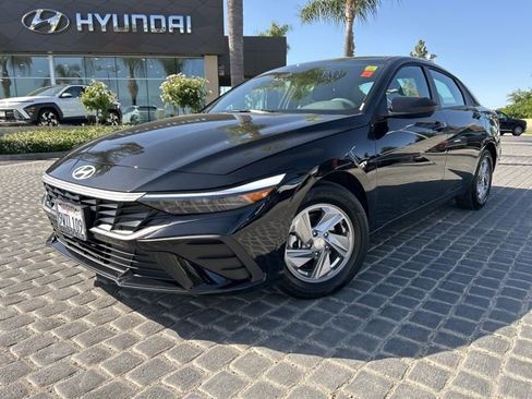 Certified 2026 Hyundai Elantra SE FWD image 2