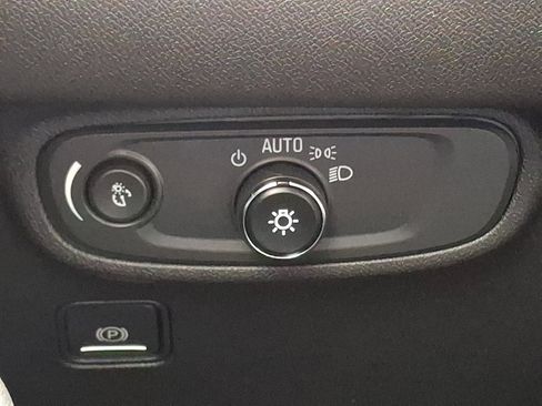 Used 2024 GMC Terrain SLE w/ Driver Convenience Package image 25