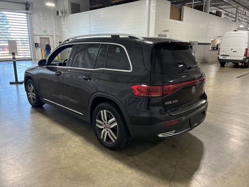 Used 2023 Mercedes-Benz EQB 300 4MATIC image 3