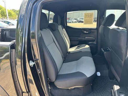 Used 2022 Toyota Tacoma TRD Off-Road image 22