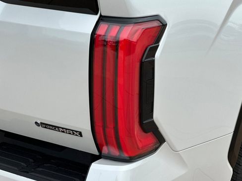 New 2025 Toyota Tundra Platinum image 32