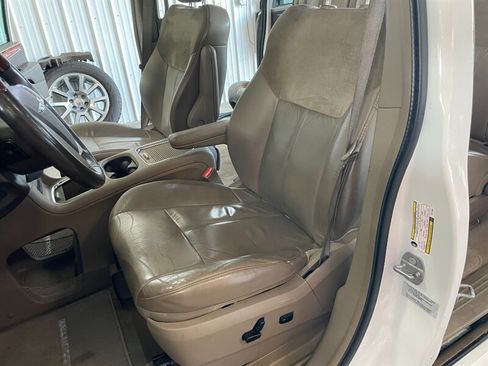 Used 2016 Chrysler Town & Country Limited Platinum FWD image 14
