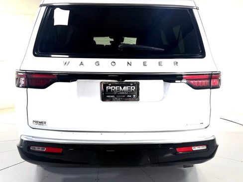 Used 2024 Jeep Wagoneer L Series II RWD image 3
