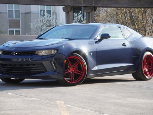 Used 2016 Chevrolet Camaro LT w/ Technology Package image 4