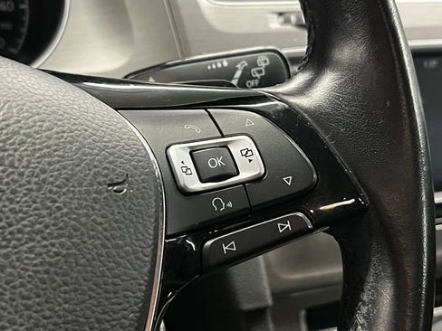 Used 2017 Volkswagen Golf S image 22