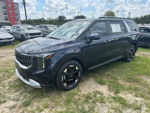 New 2026 Kia Carnival EX FWD image 3