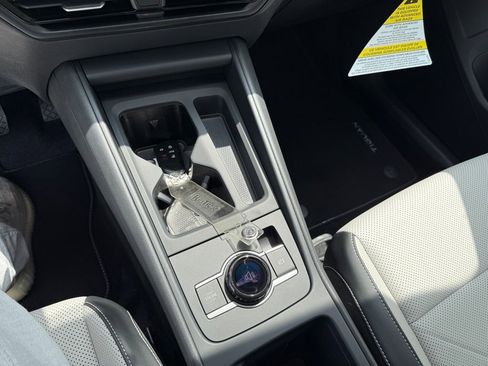 New 2025 Volkswagen Tiguan SE image 13