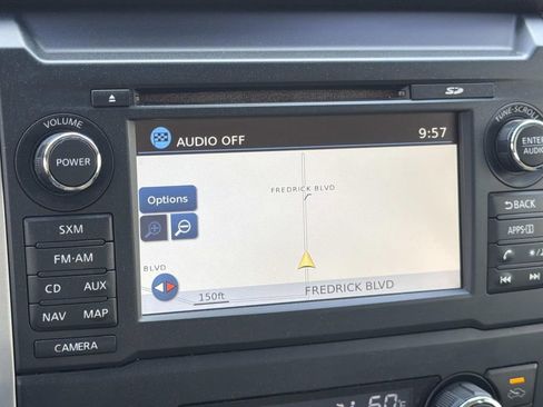 Used 2017 Nissan Titan SV image 23