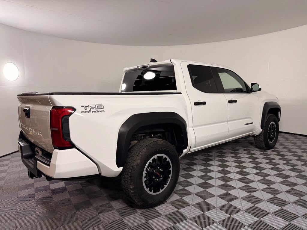 Certified 2025 Toyota Tacoma TRD Off-Road AWD/4WD image 9