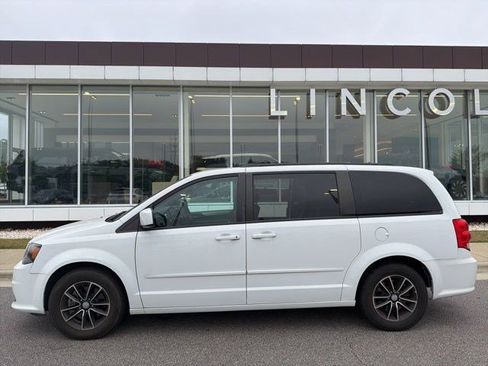 Used 2017 Dodge Grand Caravan GT FWD image 2