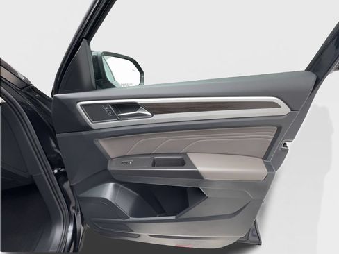 Used 2023 Volkswagen Atlas SE w/ Black Wheel Package FWD image 34