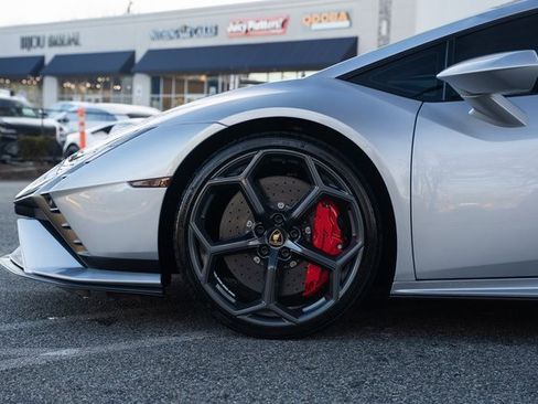 Used 2023 Lamborghini Huracan Tecnica image 9