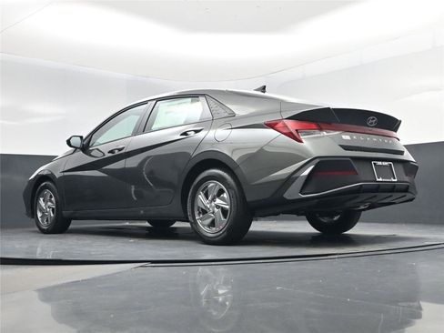 New 2026 Hyundai Elantra SE image 21