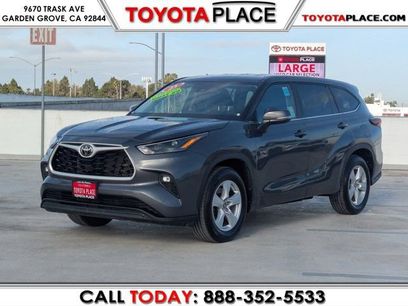 Used 2025 Toyota Highlander LE