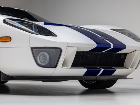 Used 2005 Ford GT RWD image 15