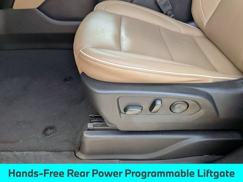 Used 2024 Chevrolet Suburban Premier AWD/4WD image 15