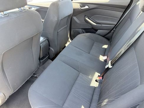 Used 2018 Ford Focus SE w/ Cold Weather Package FWD image 17
