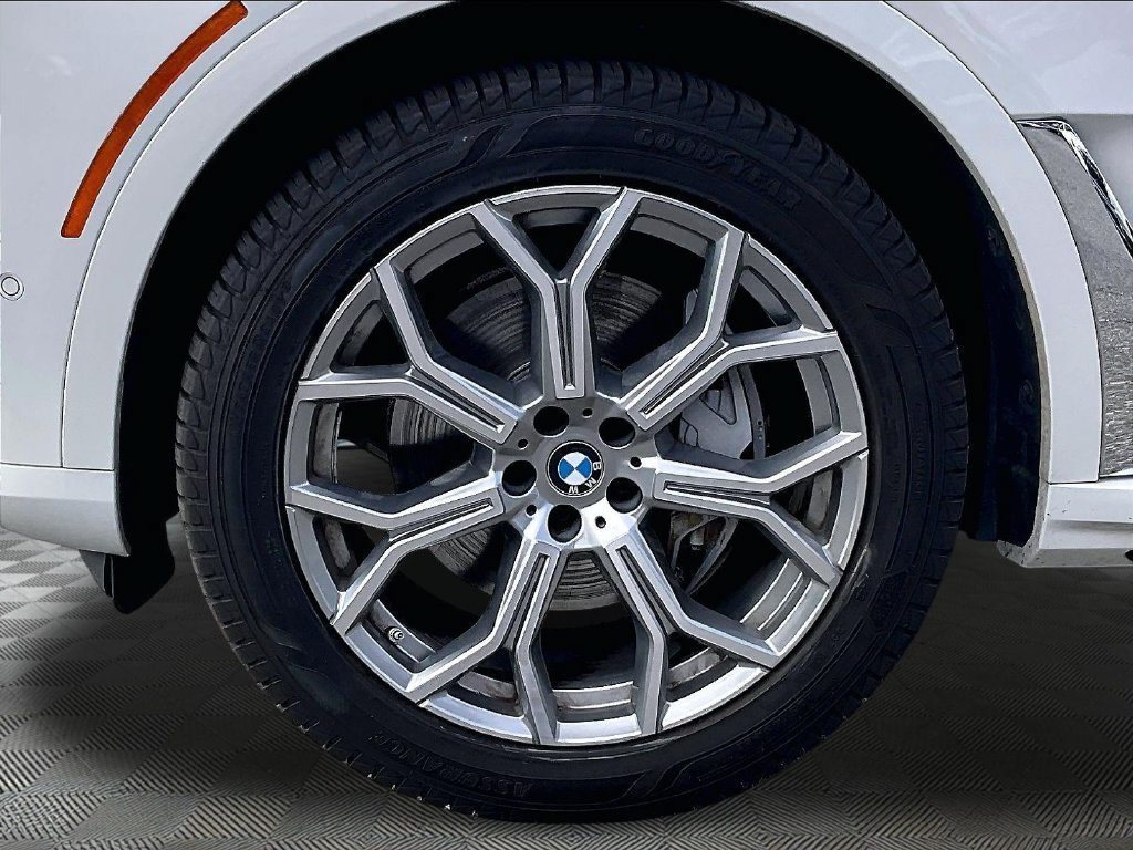 Used 2025 BMW X7 xDrive40i AWD/4WD image 7