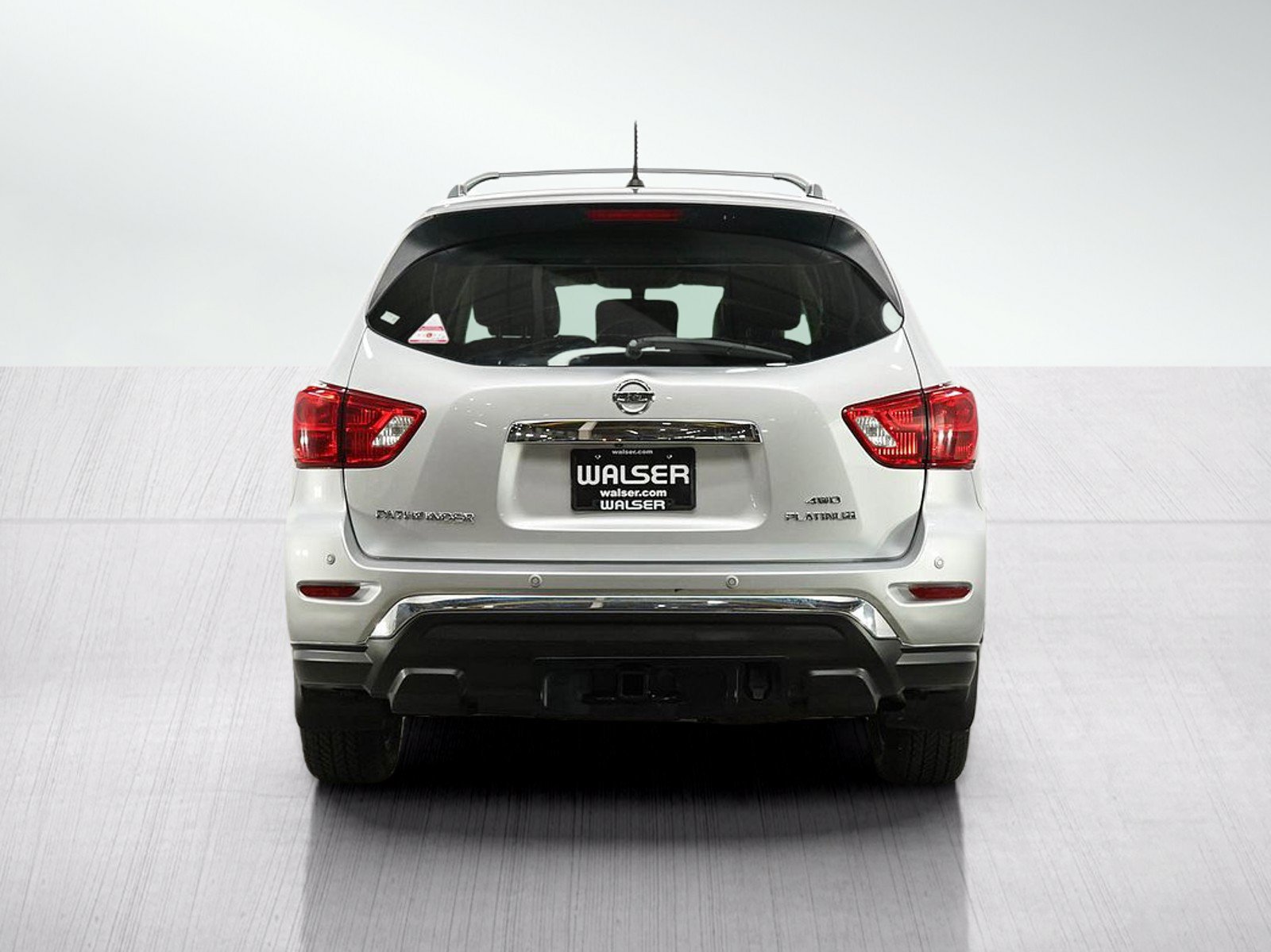Used 2018 Nissan Pathfinder Platinum w/ Cargo Package AWD/4WD image 4