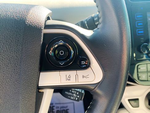 Used 2018 Toyota Prius Three Touring image 11