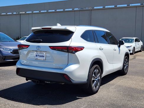 Used 2021 Toyota Highlander XLE AWD/4WD image 7