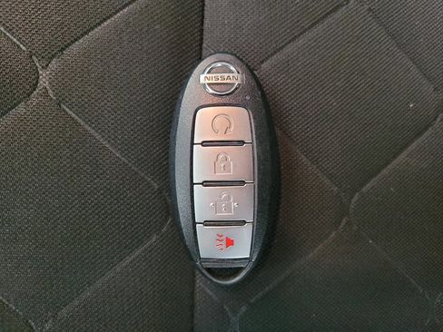 Used 2020 Nissan Kicks SV image 32