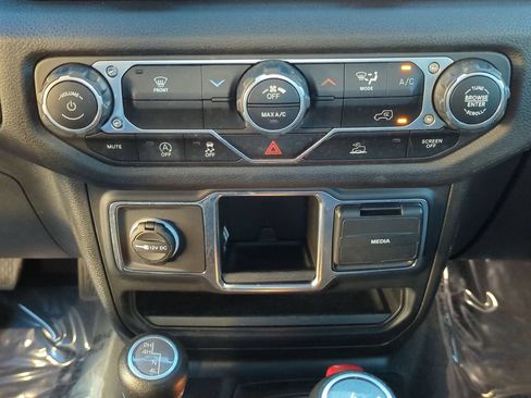 Used 2024 Jeep Wrangler Sport AWD/4WD image 17