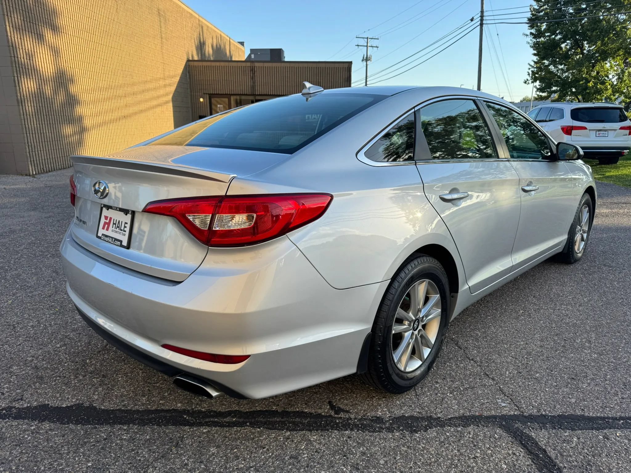 Used 2017 Hyundai Sonata SE w/ Winter Weather Package FWD image 9