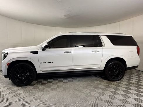 Used 2023 GMC Yukon XL Denali RWD image 3