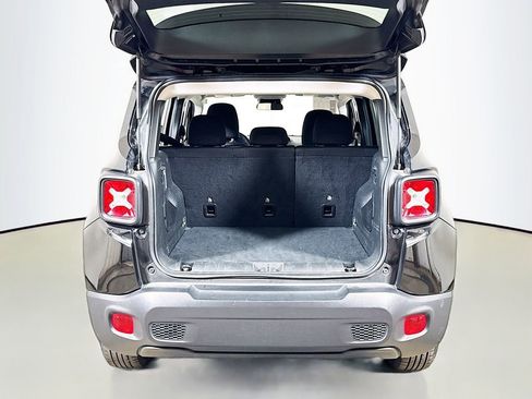 Used 2023 Jeep Renegade Latitude AWD/4WD image 22