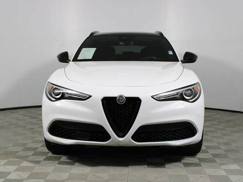 Used 2023 Alfa Romeo Stelvio Veloce image 2