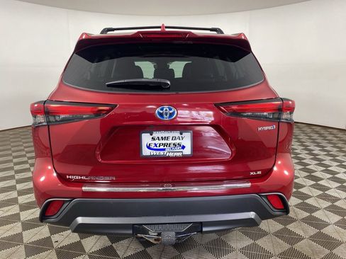 Used 2023 Toyota Highlander XLE AWD/4WD image 6