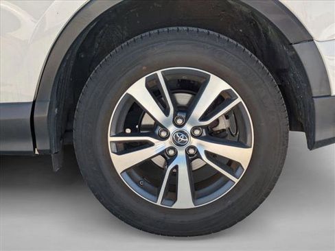 Used 2018 Toyota RAV4 XLE image 15