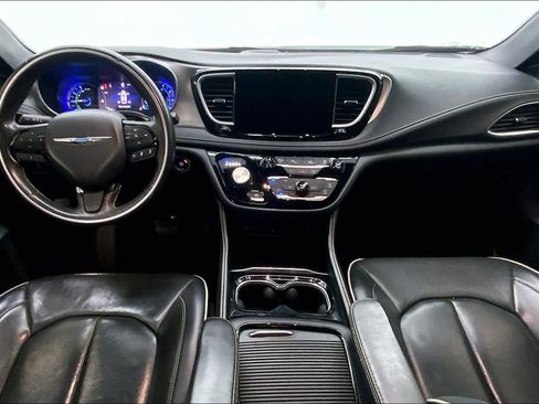 Used 2021 Chrysler Pacifica Limited w/ Uconnect Theater Family Group image 16