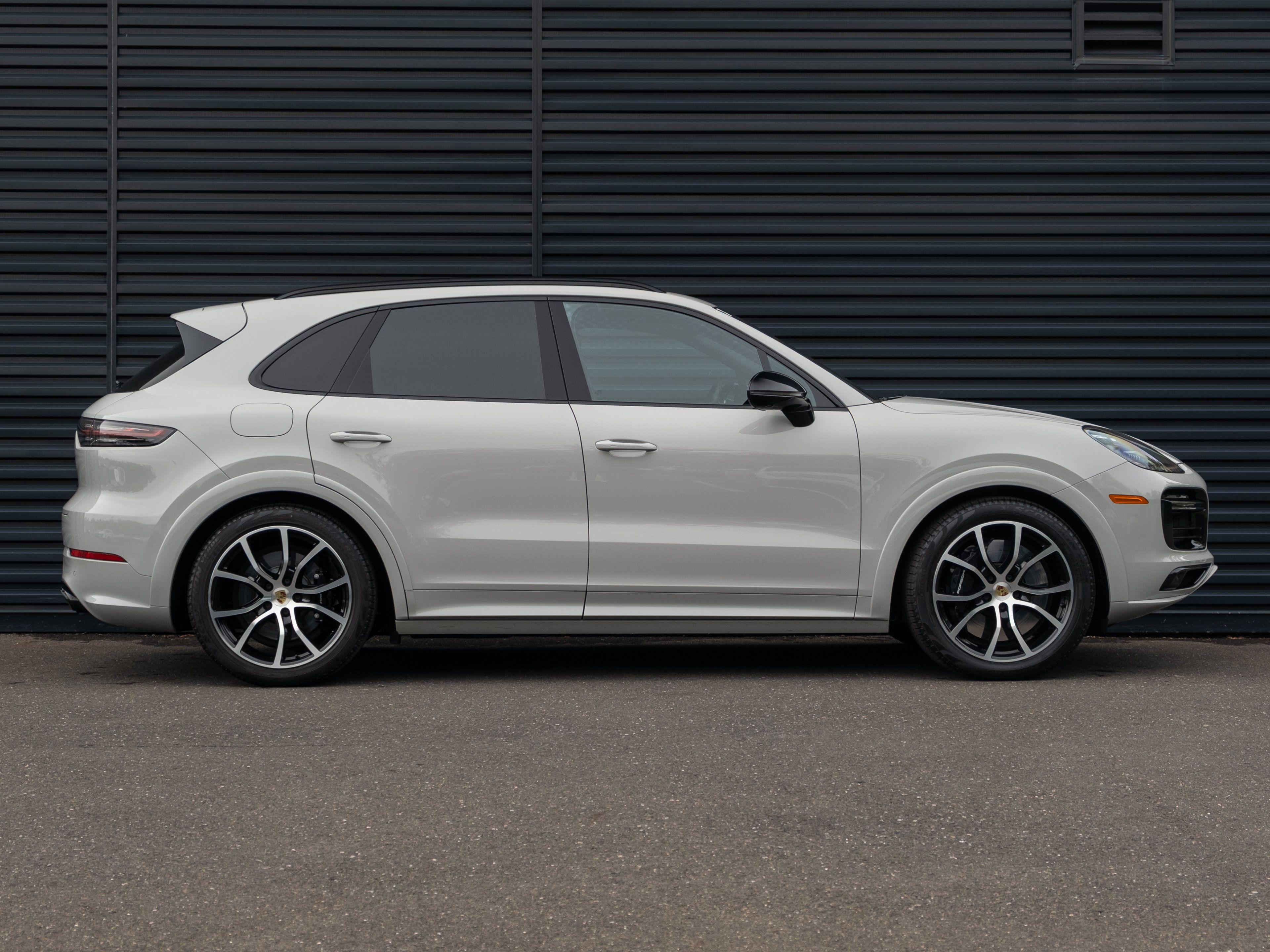 Certified 2023 Porsche Cayenne Turbo AWD/4WD image 9