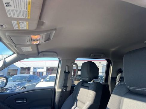 Used 2023 Nissan Frontier SV w/ SV Convenience Package image 19