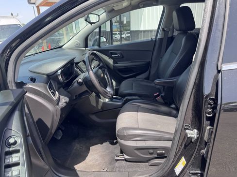 Used 2019 Chevrolet Trax LT w/ LT Convenience Package AWD/4WD image 21