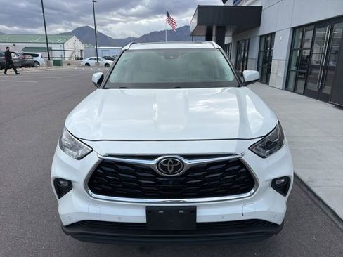 Used 2021 Toyota Highlander Limited AWD/4WD image 2