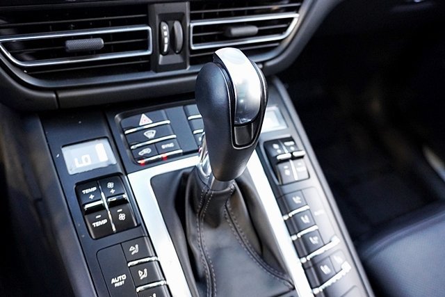 Used 2021 Porsche Macan Turbo AWD/4WD image 44