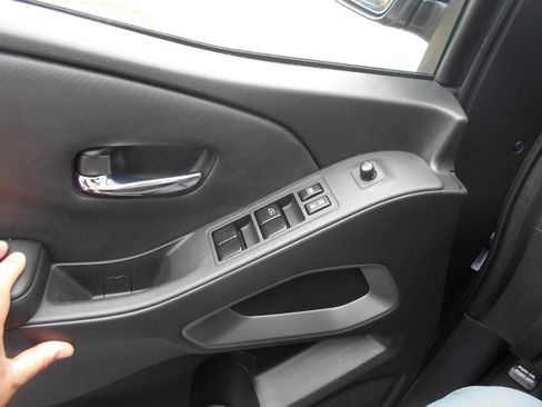 Used 2024 Nissan Frontier SV w/ Technology Package RWD image 15